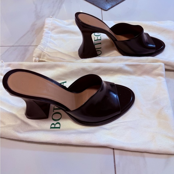 BRAND NEW Bottega Veneta Black Women's Sandals - Picture 7 of 11